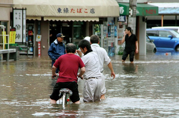В Японии из-за ливней эвакуируют 5,7 тысяч человек
